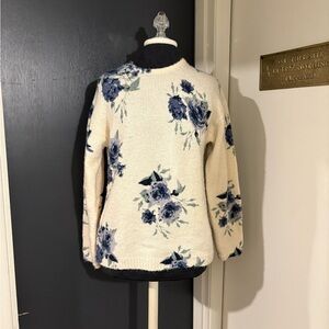 💜 Floral Knit Sweater in Cream and Blue
